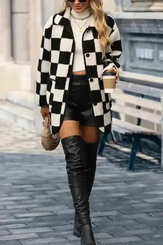CheckMate Fleece – Women's Black Checkered Jacket