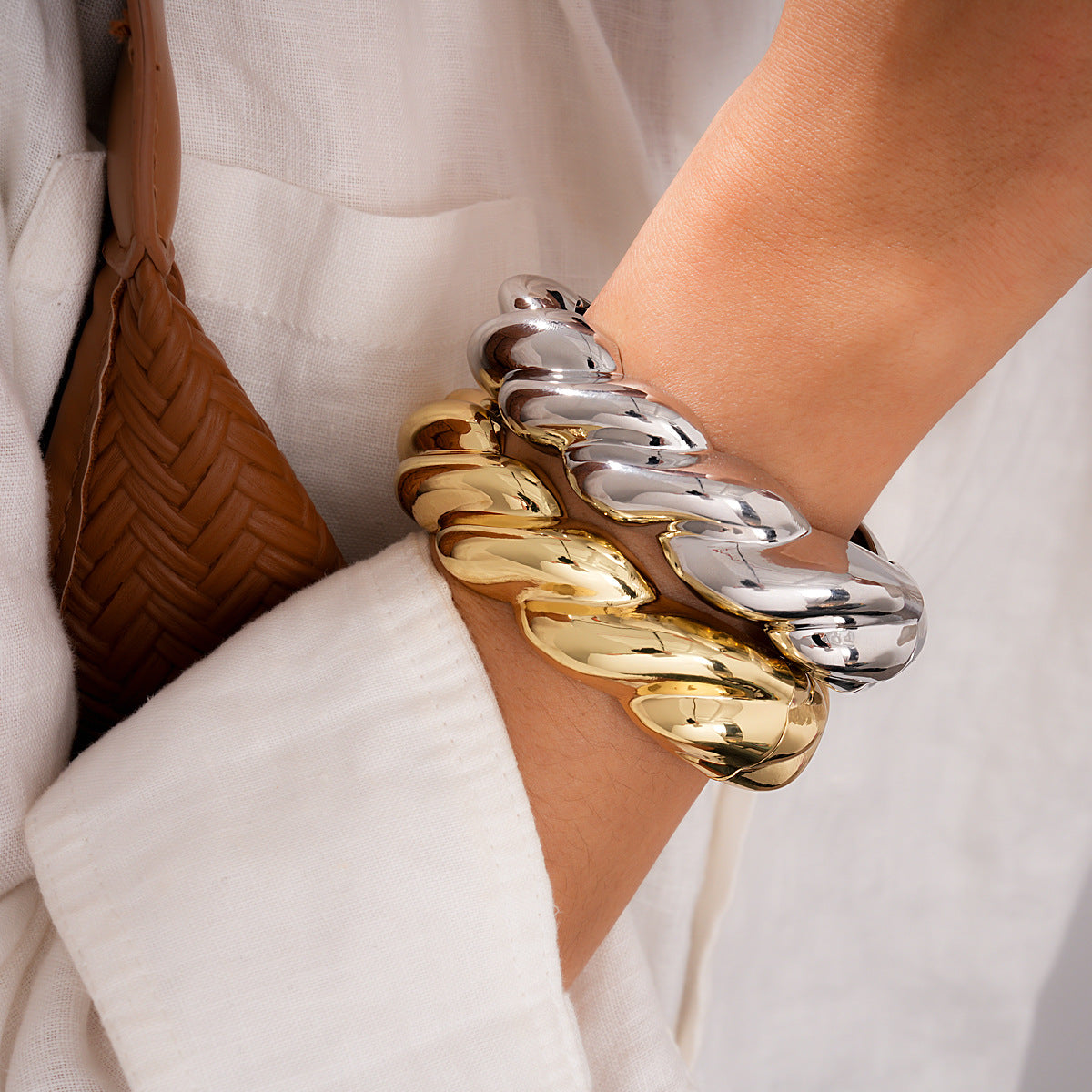Metal Twist Open Bangle, Personalized Niche Exaggerated Bracelet, Light Luxury Advanced Sense Jewelry